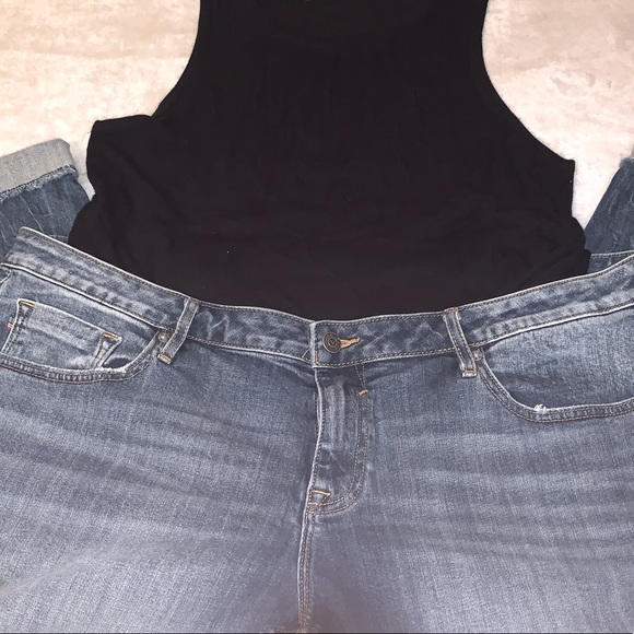 Woman’s Stylish Outfit - Picture 2 of 15